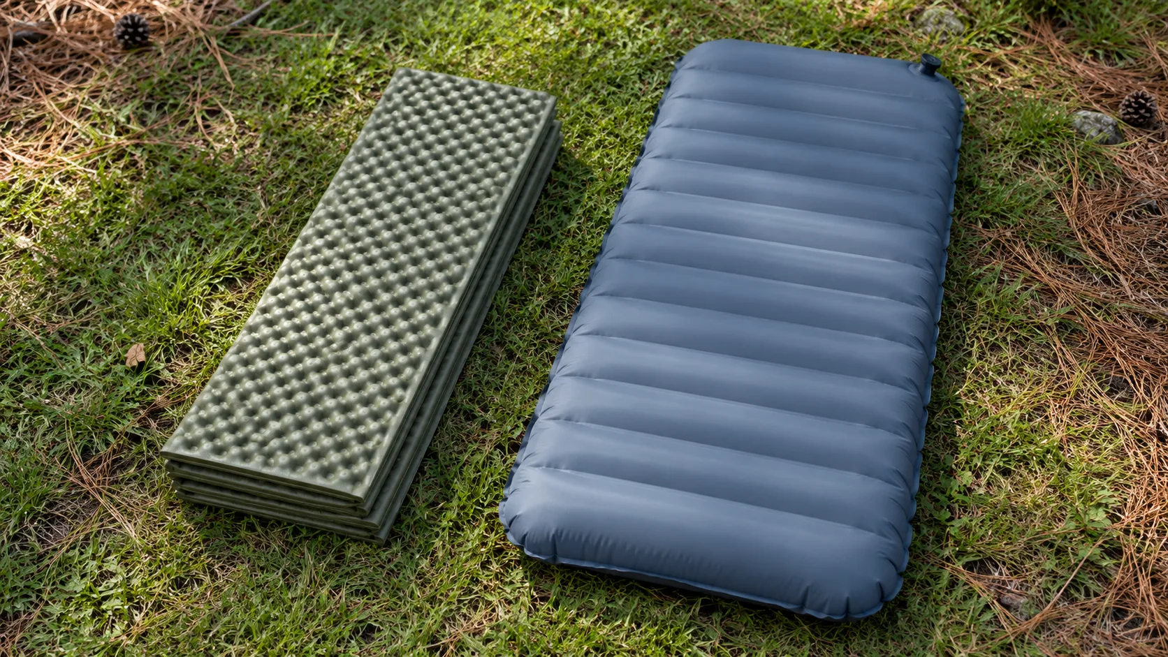 Illustration: A folded foam mat beside an inflatable sleeping pad